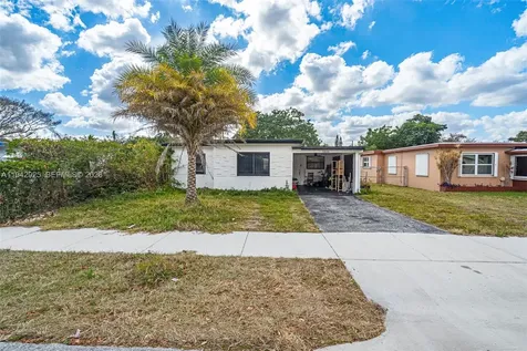 5844 Garfield Street Hollywood FL 33021