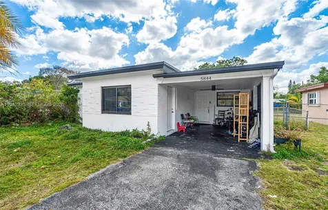 5844 Garfield Street Hollywood FL 33021