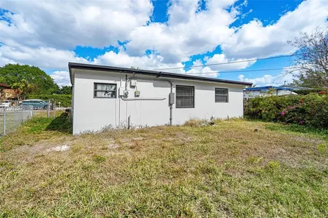 5844 Garfield Street Hollywood FL 33021