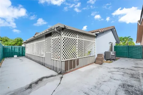 1142 SW 138th Court Miami FL 33184