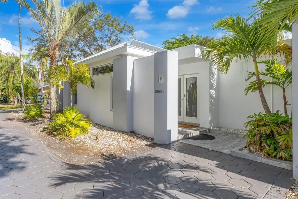 18555 SW 83rd Place Cutler Bay FL 33157