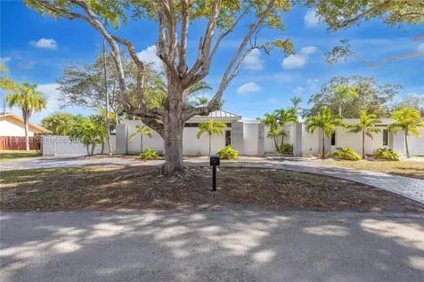18555 SW 83rd Place Cutler Bay FL 33157