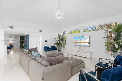 18555 SW 83rd Place Cutler Bay FL 33157