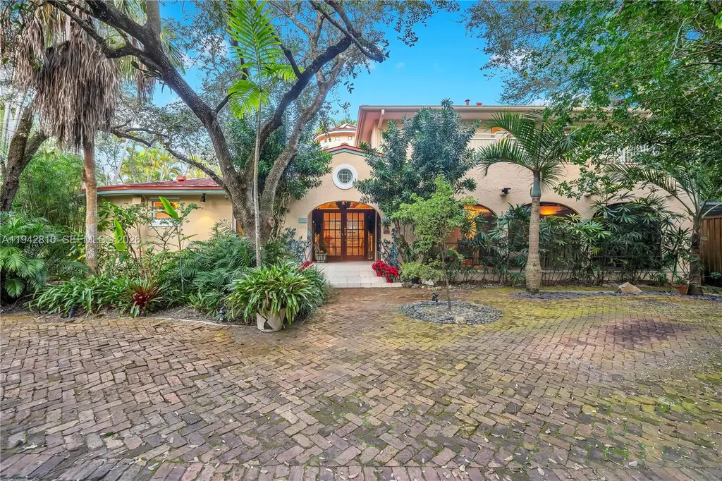 2496 Abaco Avenue Miami FL 33133