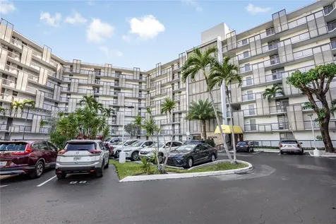 20500 W Country Club Drive Aventura FL 33180