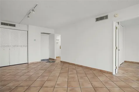 20500 W Country Club Drive Aventura FL 33180