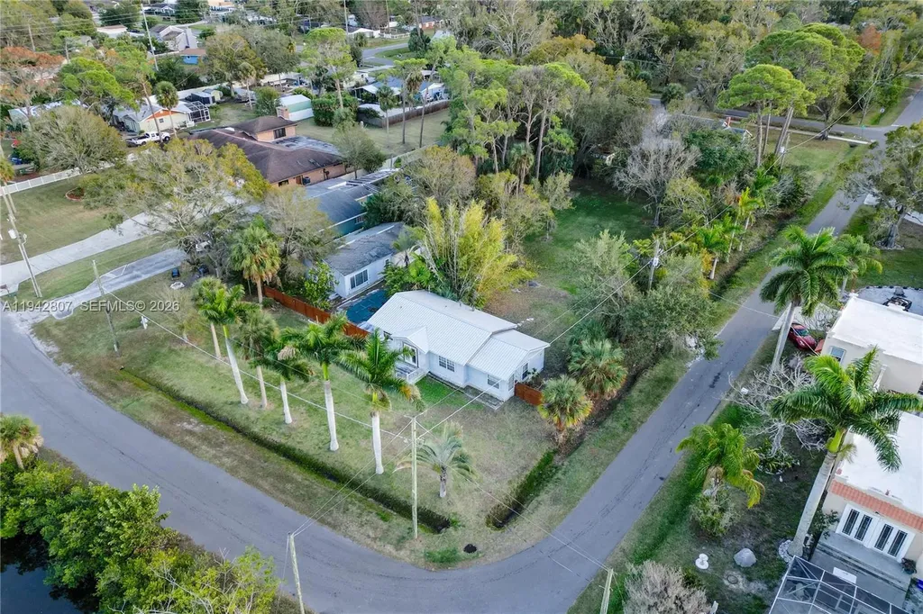 302 5th Street SW Other City - In The State Of Florida FL 33570