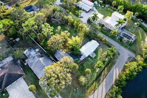 302 5th Street SW Other City - In The State Of Florida FL 33570