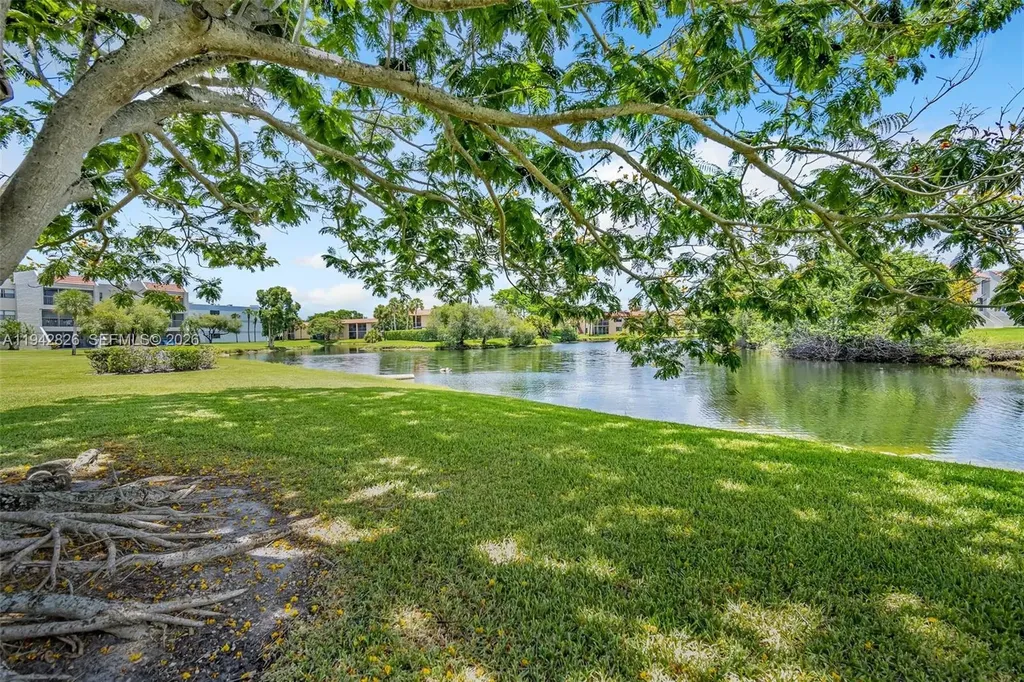220 Lakeview Drive Weston FL 33326