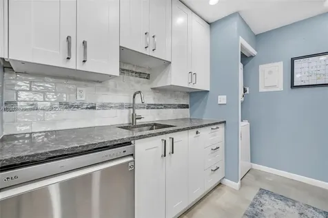 220 Lakeview Drive Weston FL 33326