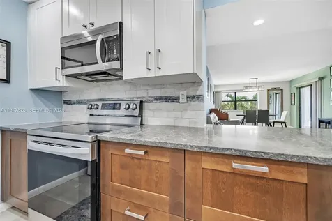 220 Lakeview Drive Weston FL 33326