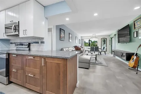 220 Lakeview Drive Weston FL 33326