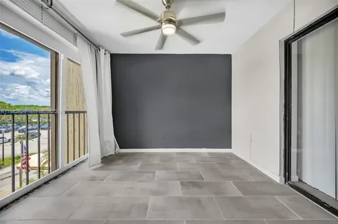 220 Lakeview Drive Weston FL 33326