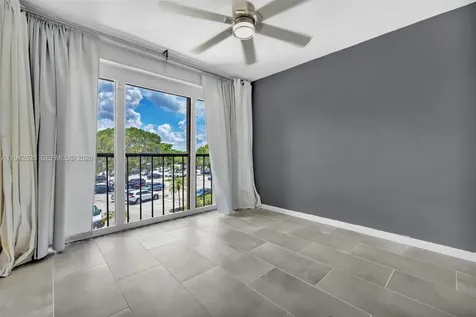 220 Lakeview Drive Weston FL 33326