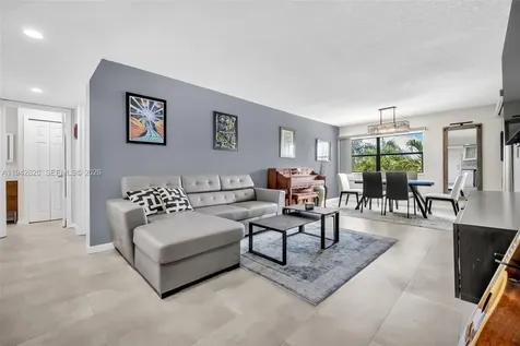 220 Lakeview Drive Weston FL 33326