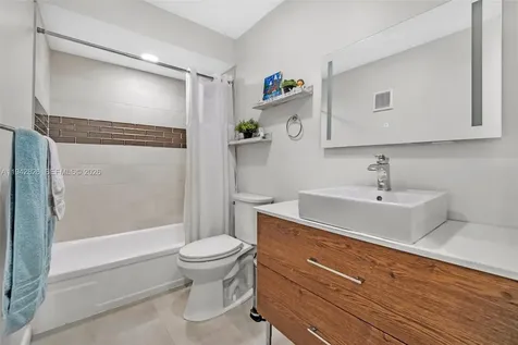 220 Lakeview Drive Weston FL 33326