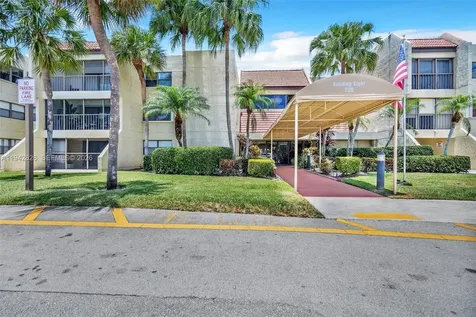 220 Lakeview Drive Weston FL 33326
