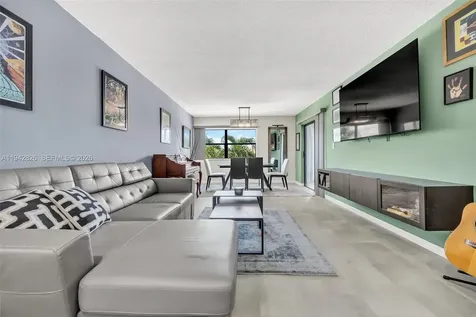 220 Lakeview Drive Weston FL 33326