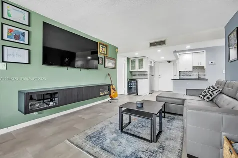 220 Lakeview Drive Weston FL 33326