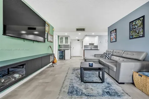 220 Lakeview Drive Weston FL 33326