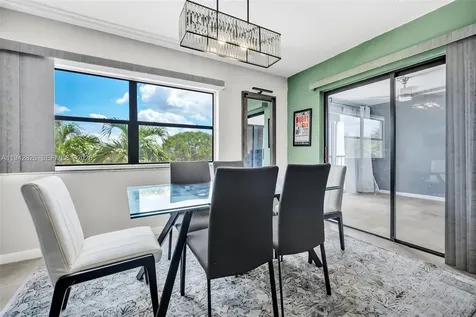 220 Lakeview Drive Weston FL 33326