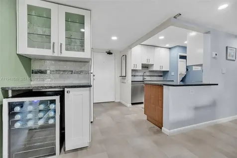 220 Lakeview Drive Weston FL 33326