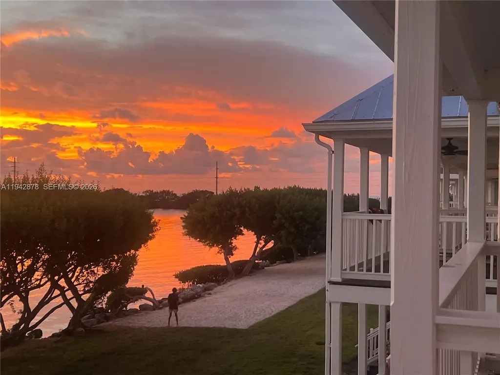5017 Sunset Village Drive Duck FL 33050