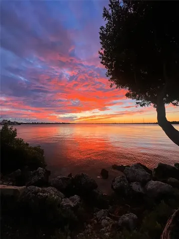 5017 Sunset Village Drive Duck FL 33050