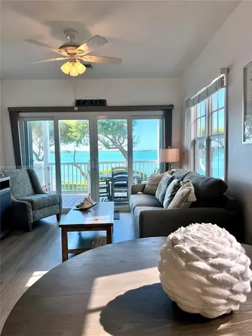5017 Sunset Village Drive Duck FL 33050