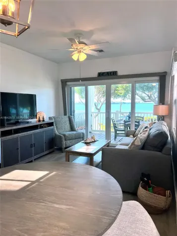 5017 Sunset Village Drive Duck FL 33050