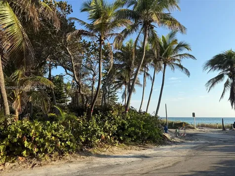 5784 N Surf Road Hollywood FL 33019