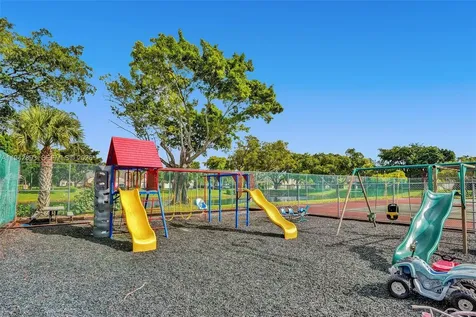 5149 E Lakes Drive Deerfield Beach FL 33064