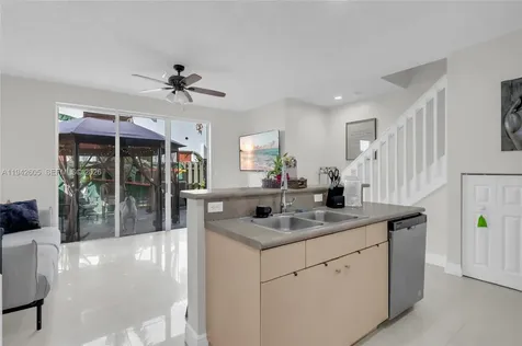 950 NE 42nd Place Homestead FL 33033