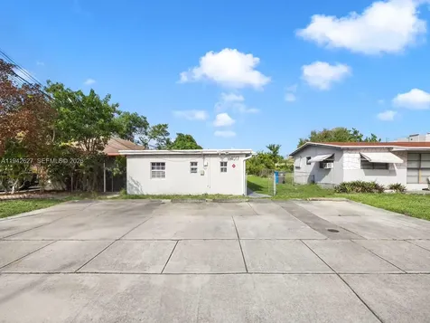4017 SW 24th Street West Park FL 33023
