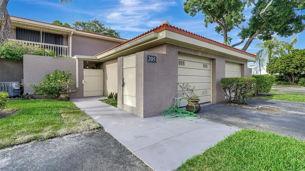 205 Dunwoody Lane Hollywood FL 33021