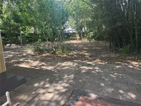12110 NE 11th Place North Miami FL 33161