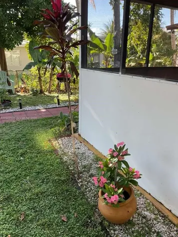 6706 Inwood North Lauderdale FL 33068