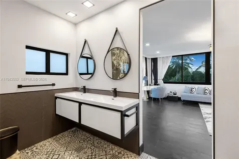 8005 Noremac Avenue Miami Beach FL 33141