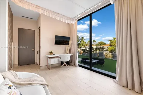 8005 Noremac Avenue Miami Beach FL 33141