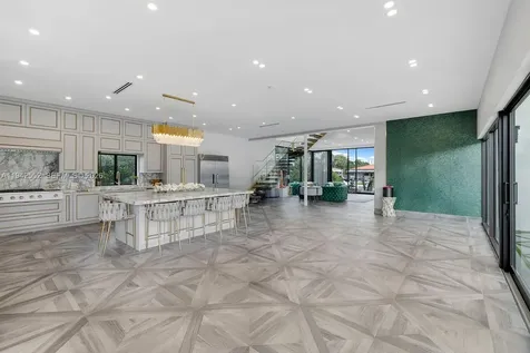 8005 Noremac Avenue Miami Beach FL 33141