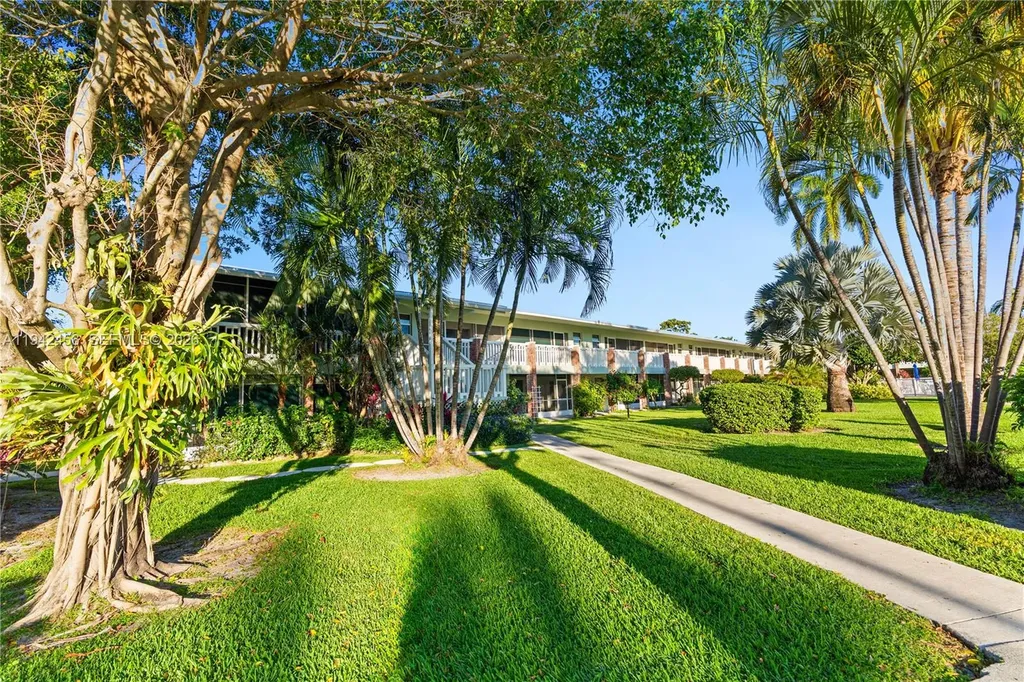 2541 NE 11th Street Pompano Beach FL 33062