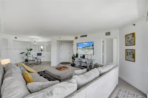 1000 E Island Boulevard Aventura FL 33160