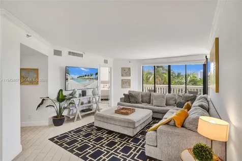 1000 E Island Boulevard Aventura FL 33160