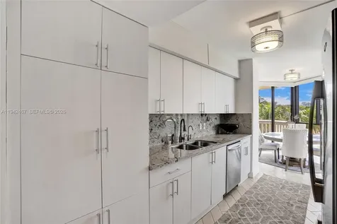 1000 E Island Boulevard Aventura FL 33160