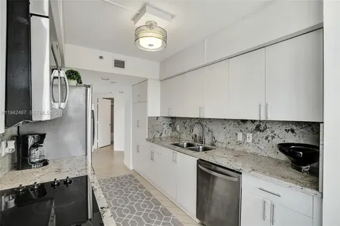 1000 E Island Boulevard Aventura FL 33160