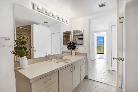 1000 E Island Boulevard Aventura FL 33160