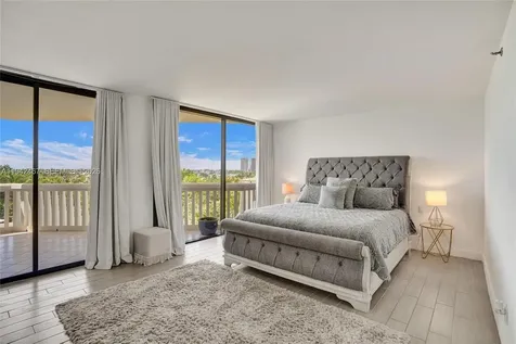 1000 E Island Boulevard Aventura FL 33160