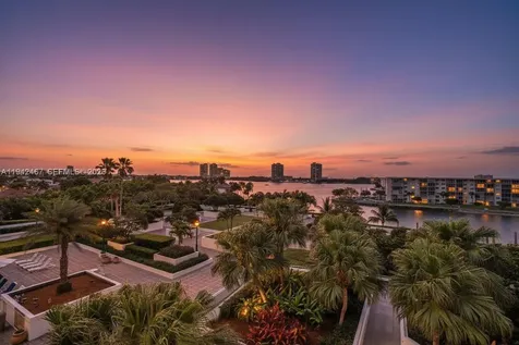 1000 E Island Boulevard Aventura FL 33160