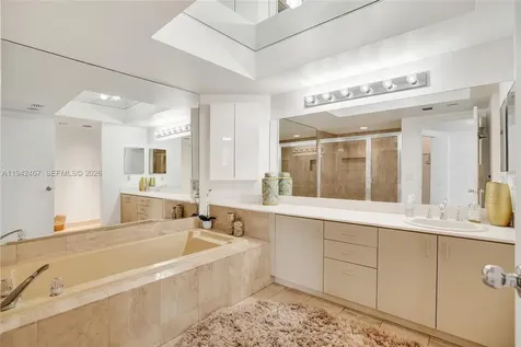 1000 E Island Boulevard Aventura FL 33160