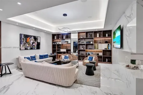 1000 E Island Boulevard Aventura FL 33160